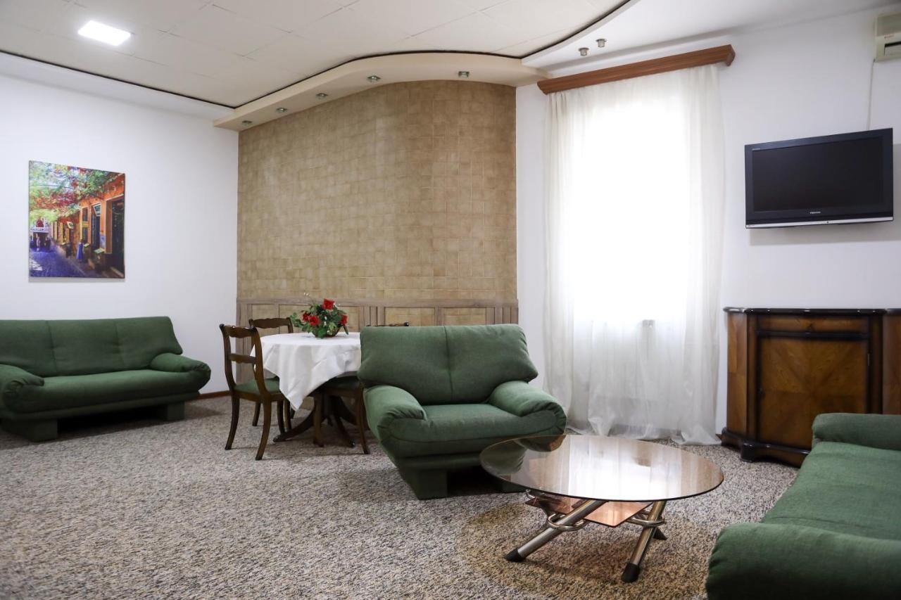 No Problem Hotel Jerevan Buitenkant foto
