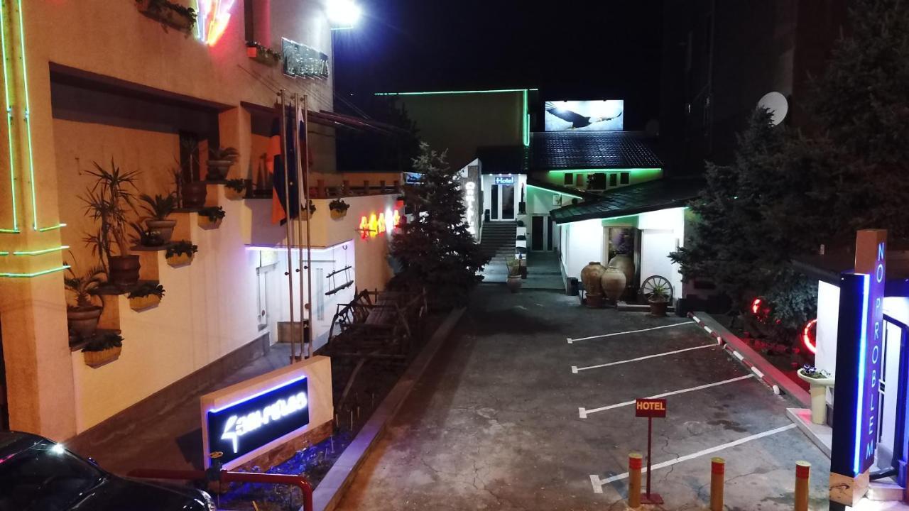 No Problem Hotel Jerevan Buitenkant foto