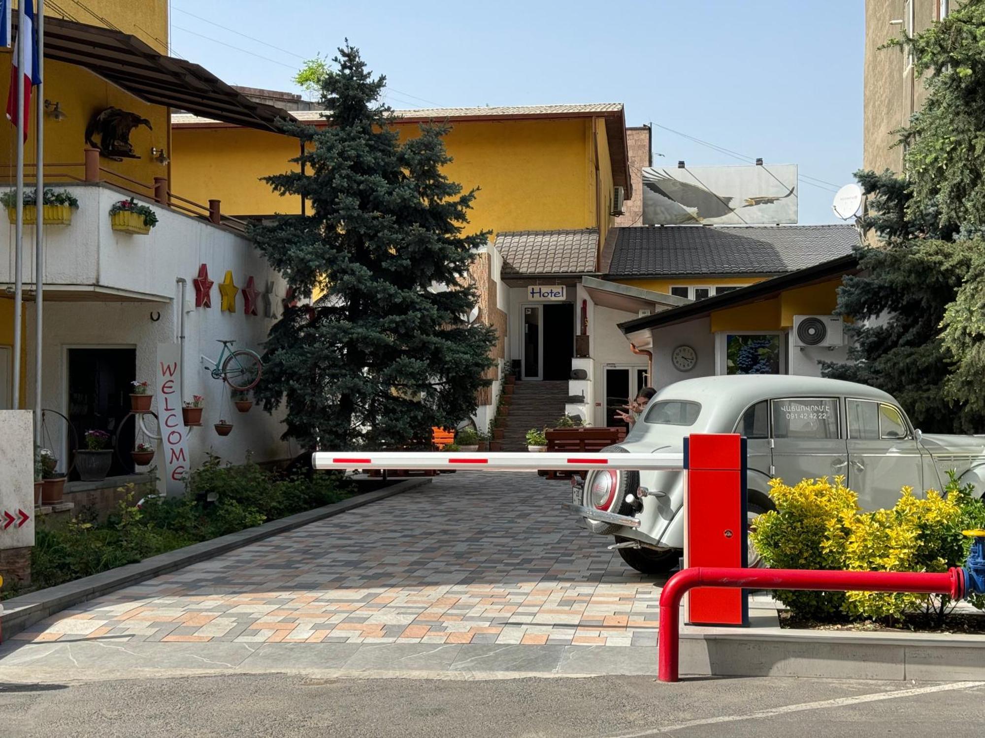 No Problem Hotel Jerevan Buitenkant foto